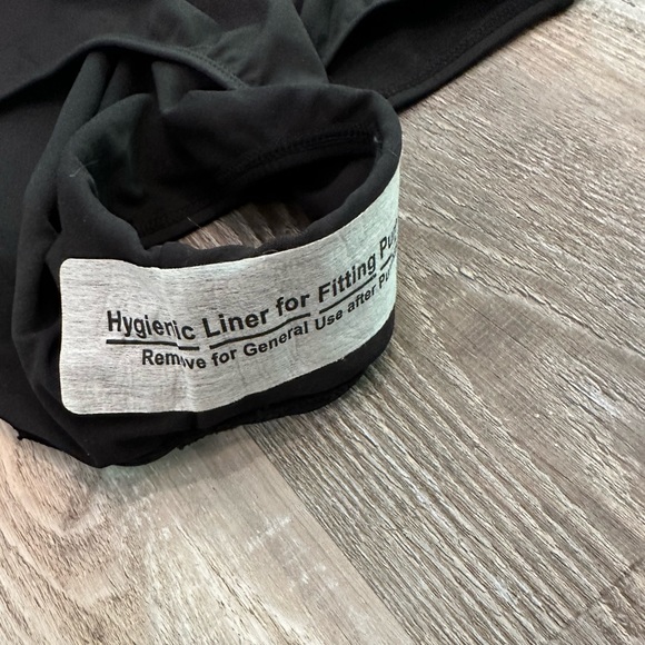 Liz Claiborne Halter bathing suit. Size 12 - Picture 6 of 6